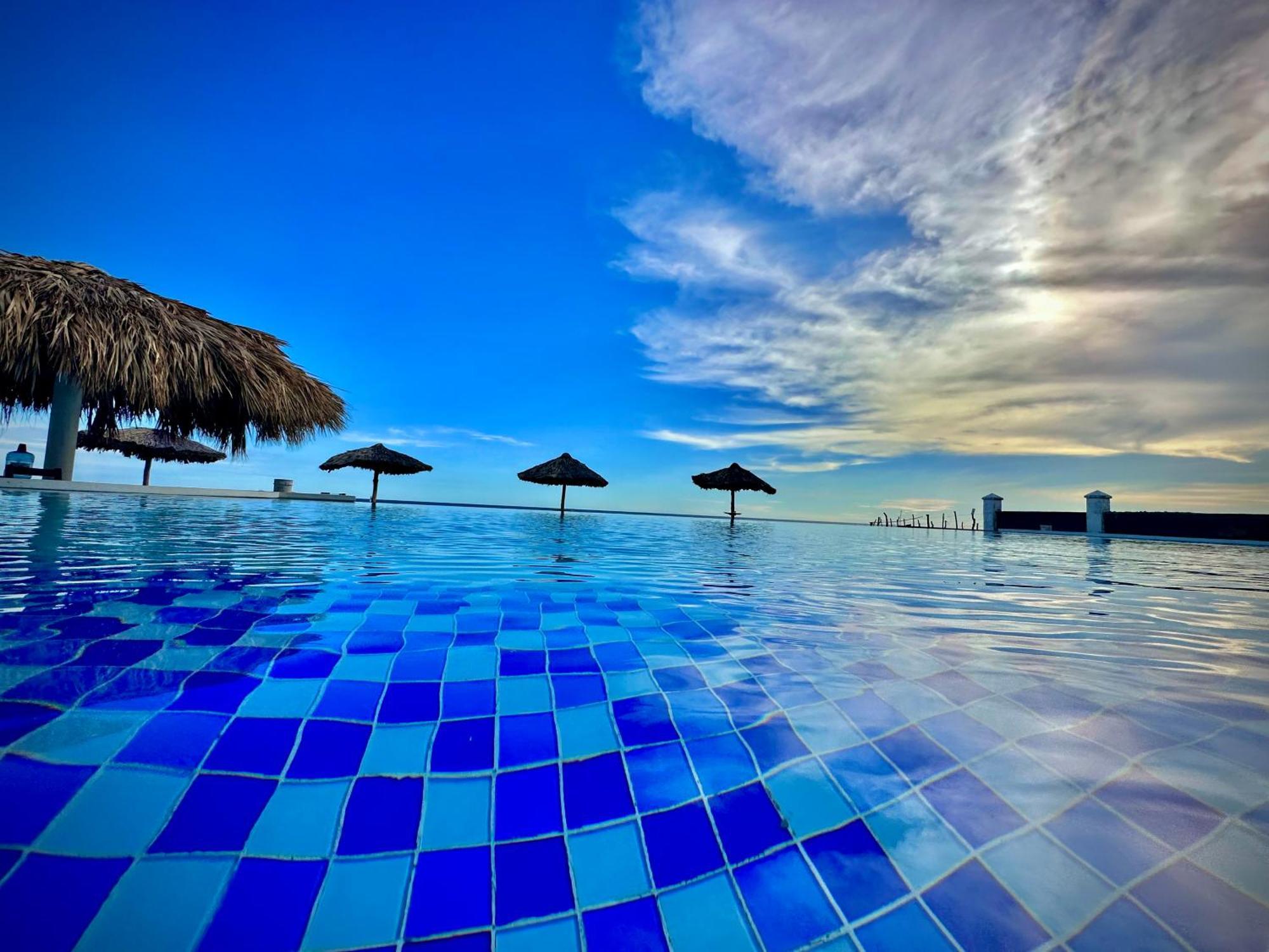 Hotel Tesoro Beach San Luis La Herradura Kültér fotó